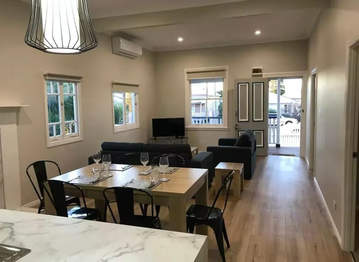 Eton Cottage - Central Boutique Stay Toowoomba 0*,  Australia